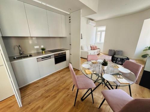 The Luciano House - Confortable & Central Apartments