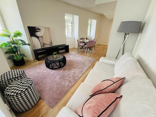 The Luciano House - Confortable & Central Apartments