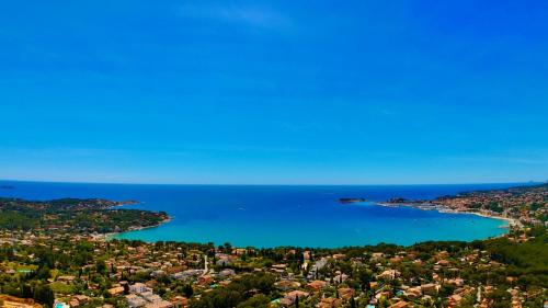 Mas provençal vue mer à 5 min de la plage et Jacuzzi