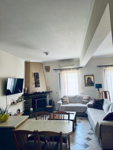Pnoe Luxury House