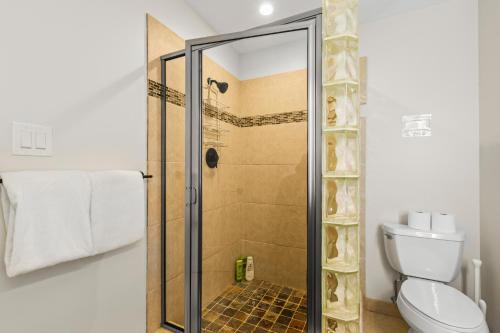 Ένα μπάνιο στο Prospector Square Designer Retreat