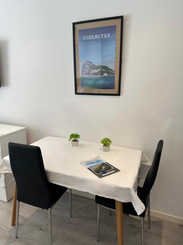 Fotografie z fotogalerie ubytování Studio Apartment at the Hub - VIP Package v destinaci Gibraltar