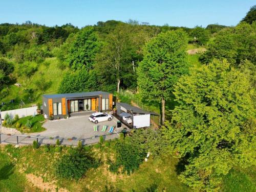 an overhead view of a house with a car parked in the driveway at Stablo guest house in Bărăşti