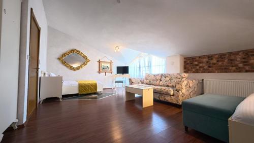 a living room with a couch and a bed and a mirror at Casa Villa By Kirte in Eceabat