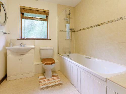 Ένα μπάνιο στο 2 Bed in Bude 85563