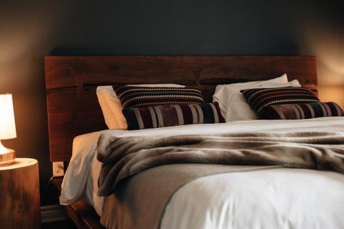 a bedroom with two beds and a lamp on a table at 2 bedroom suite with views of Sommets St-Sauveur in Saint-Sauveur-des-Monts
