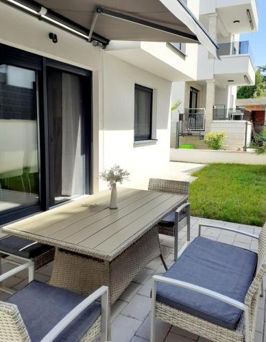 Apartment Pineta - 130m from the beach