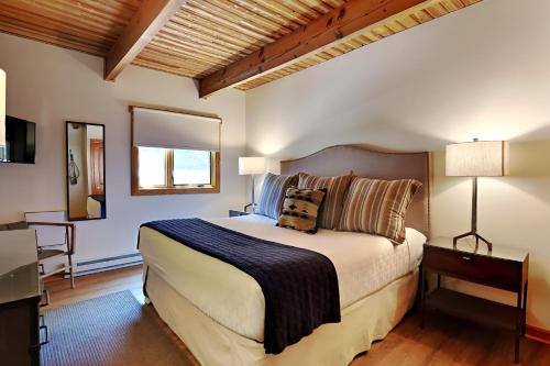 a bedroom with a large bed and a table at Timberline Condominiums 1 Bedroom Premier Unit D2F in Snowmass Village