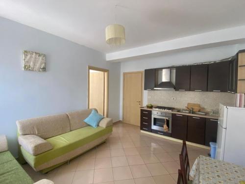 ครัวหรือมุมครัวของ Pine beach apartment
