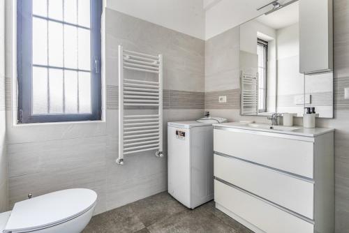 Koupelna v ubytování three-room apartment with terrace Free Wifi