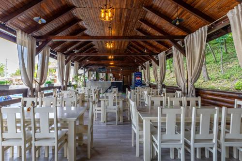 Ресторан / где поесть в OASIS Hotel NEW 2025
