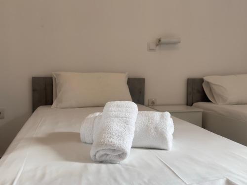 Ένα ή περισσότερα κρεβάτια σε δωμάτιο στο Olga's Sea View Studios, 400m from Ipsos Beach