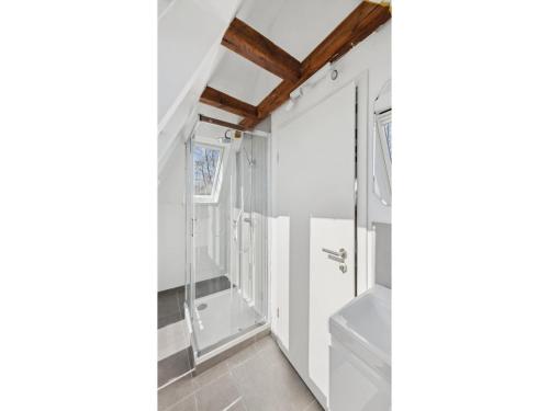 a bathroom with a shower and a toilet at Ferienhaus, Schneverdingen in Schneverdingen