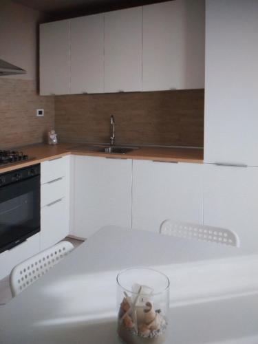 Kuchyň nebo kuchyňský kout v ubytování L'Onda - B&B