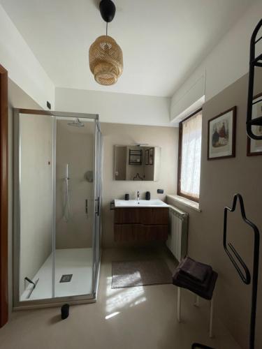 a bathroom with a shower and a sink at O ninho da Francesca in Santa Maria degli Angeli