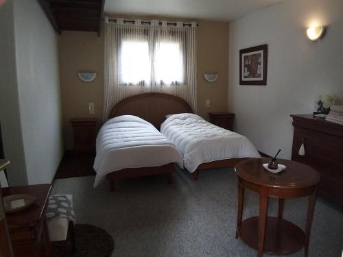 Katil atau katil-katil dalam bilik di Valérie GOUFFÉ Chambres d'hotes