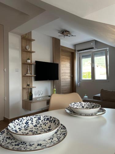 two plates on a table in a living room at Apartman Dejana in Tivat