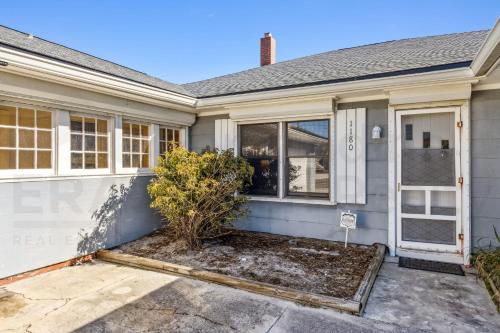 a home with a porch and windows at 1180 S Fletcher Ave in Fernandina Beach