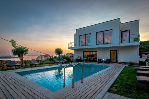 Φωτογραφία από το άλμπουμ του Villa Joy 4ever σε Banjol