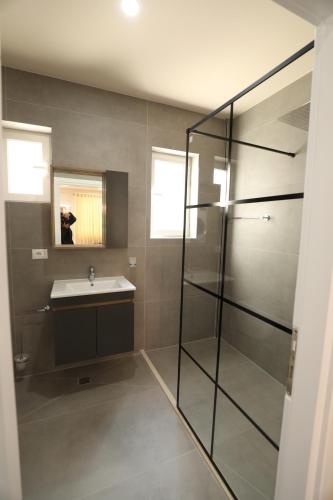 Φωτογραφία από το άλμπουμ του Hoy BNB Room 3 σε Pogradec