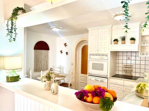 Dapur atau dapur kecil di mediterranean studio with sun terrace and sea view
