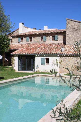 Quiet Provencal bastide with pool close Lourmarin