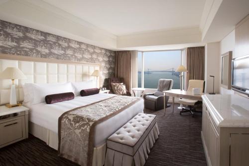 Katil atau katil-katil dalam bilik di InterContinental Tokyo Bay by IHG