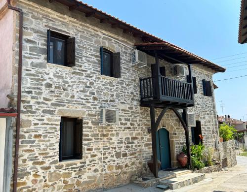 Το κτήριο όπου στεγάζεται  η παραθεριστική κατοικία