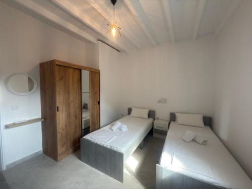 Ένα ή περισσότερα κρεβάτια σε δωμάτιο στο Olga's Sea View Studios, 400m from Ipsos Beach