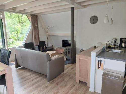 Η κουζίνα ή μικρή κουζίνα στο Woodland Comfort with a Cozy Touches