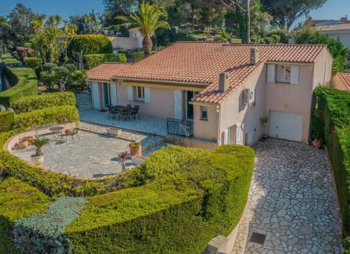 Villa bellevue sainte maxime un écrin de verdure au cœur du sémaphore piscine XXL