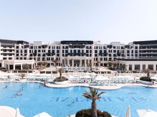 Sea Breeze, The Grand