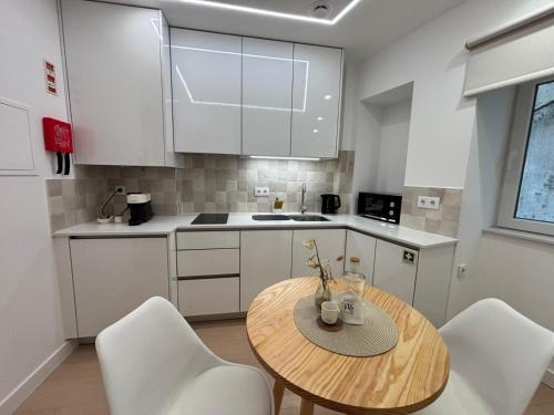 Kuchyň nebo kuchyňský kout v ubytování VC House Estúdios, Coimbra