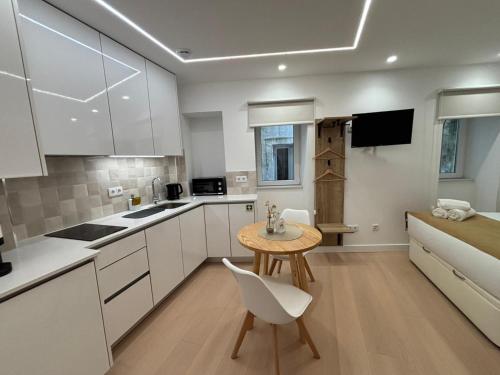 Kuchyň nebo kuchyňský kout v ubytování VC House Estúdios, Coimbra
