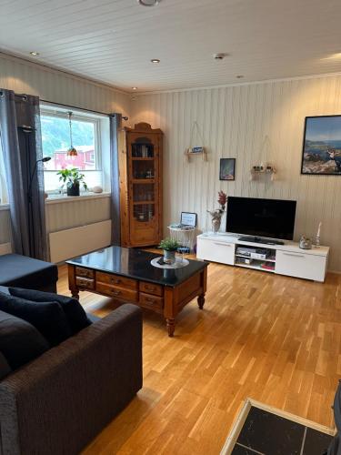 a living room with a couch and a coffee table at Northern Dream Lofoten in Hovdan