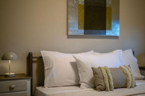 Katil atau katil-katil dalam bilik di Daedalus Luxury Home - Seaview & Heated Pool