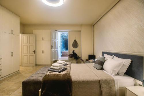 Katil atau katil-katil dalam bilik di Daedalus Luxury Home - Seaview & Heated Pool