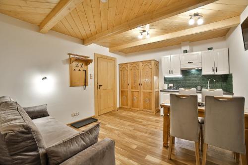 Η κουζίνα ή μικρή κουζίνα στο Kozi Wierch apartamenty