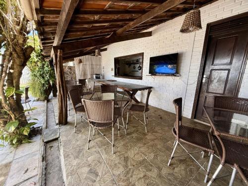 Μια τηλεόραση ή/και κέντρο ψυχαγωγίας στο Oceana Suites Villas de Tibau