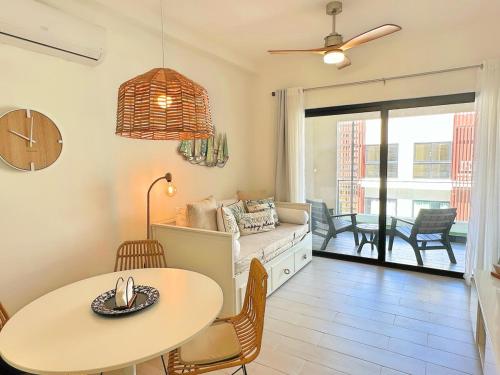 Tropical Apartment King Bed artificial beach and golf course