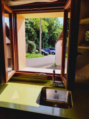 a sink in a window with a view of a street at Casa MARIO y MARIOLA in El Dueso