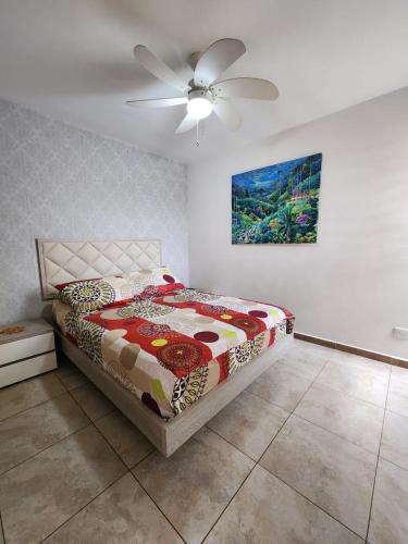 Una cama o camas en una habitación de Apartasol 204A - Jacuzzi, piscinas, wifi para 6 personas en La Tebaida, Quindío