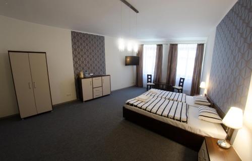 Postel nebo postele na pokoji v ubytování Brama Old City Rooms