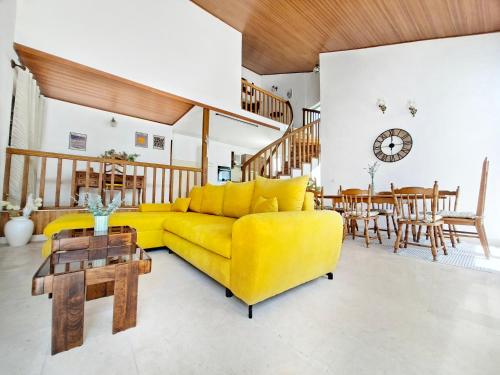 Seastone Villa Alta Beachfront