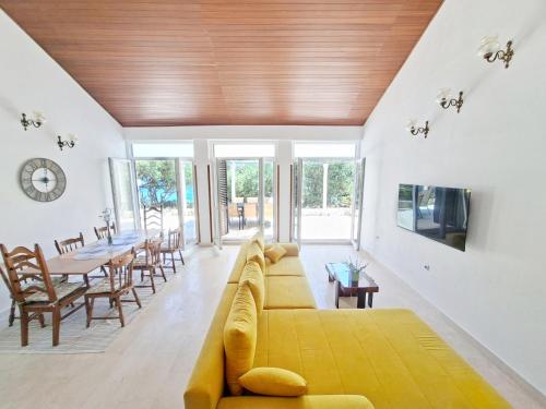 Seastone Villa Alta Beachfront