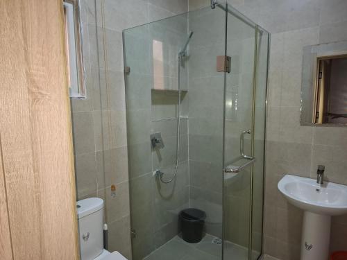 Ένα μπάνιο στο Very Cosy Four Bed Terrace Duplex Home