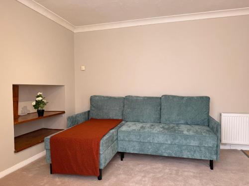 Posezení v ubytování UB9 Denham Serviced Accommodation
