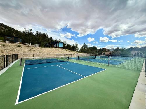 Instalaciones para jugar a tenis o squash en Stargazing from Airstream Landing in East Zion o alrededores