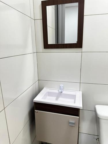 Bilik mandi di Majestic Hospedagem 10
