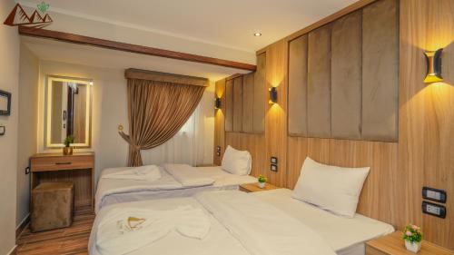 Postel nebo postele na pokoji v ubytování Suzana Pyramids hotel